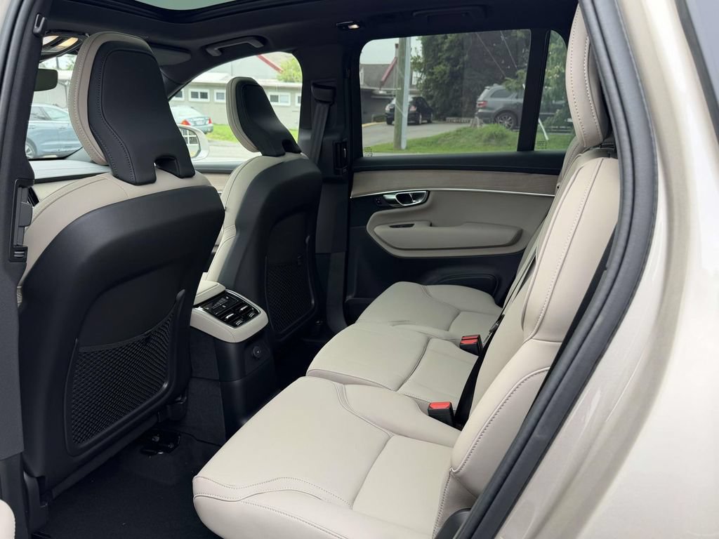 New 2026 Volvo XC90 T8 Plus w/ Protection Package AWD/4WD image 14