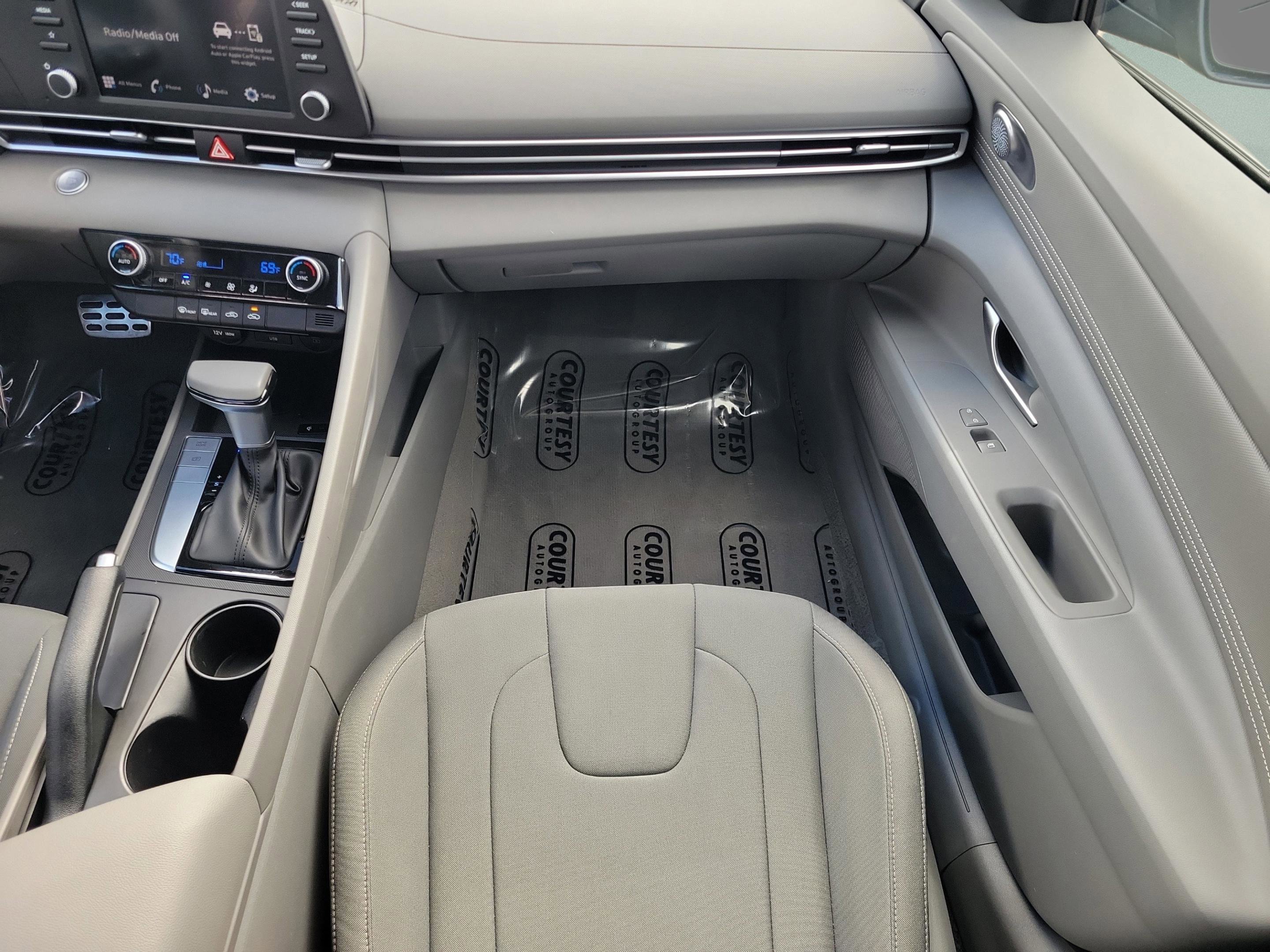 Certified 2025 Hyundai Elantra Sport image 15