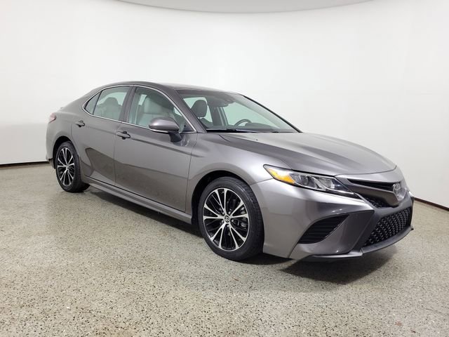 Used 2019 Toyota Camry SE w/ Convenience Package FWD image 4