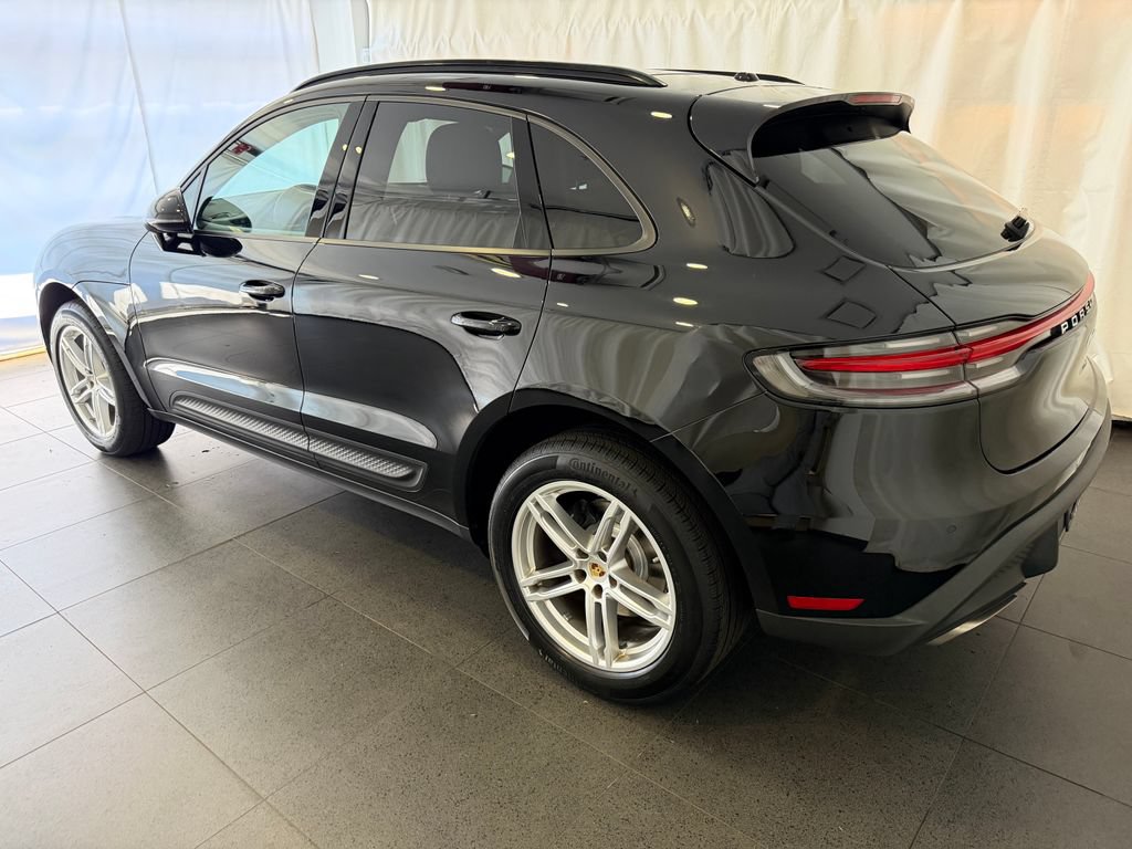 Certified 2023 Porsche Macan AWD/4WD image 3