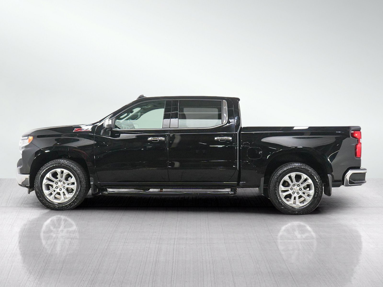 Used 2022 Chevrolet Silverado 1500 LTZ AWD/4WD image 3