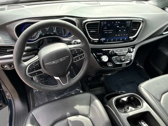 Used 2025 Chrysler Pacifica Select AWD/4WD image 19