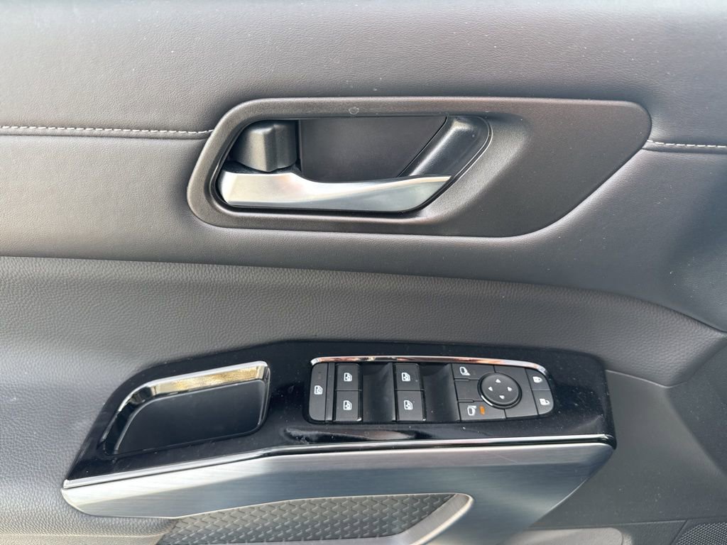 Used 2025 Nissan Pathfinder SL w/ Cargo Package image 25