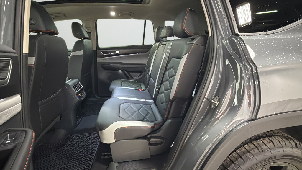 New 2026 Volkswagen Atlas Peak Edition AWD/4WD image 30