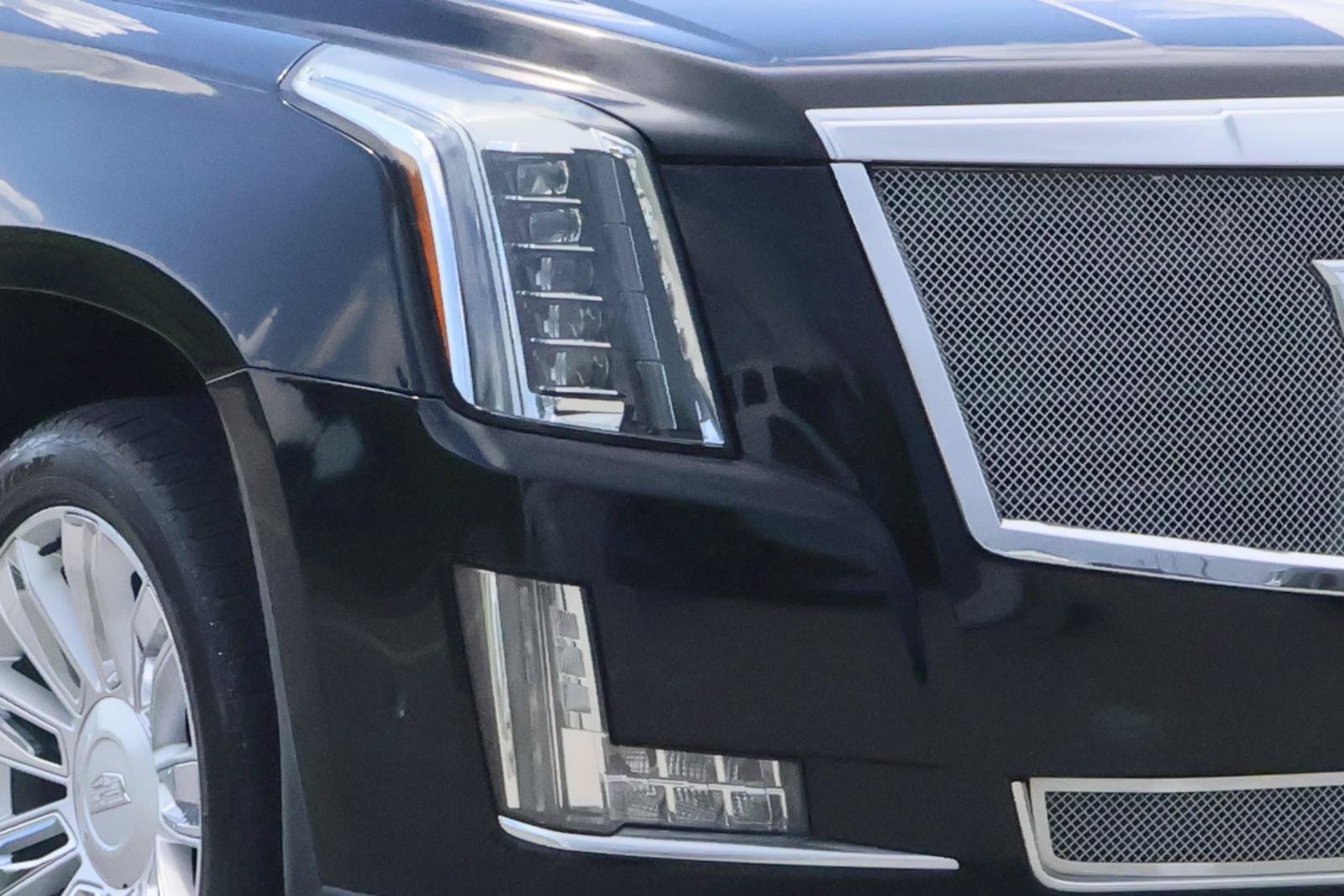 Used 2018 Cadillac Escalade Platinum AWD/4WD image 8