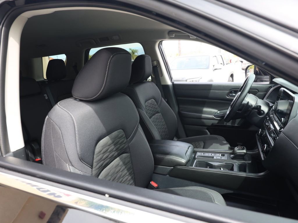 Used 2025 Nissan Pathfinder S w/ Cargo Package image 21