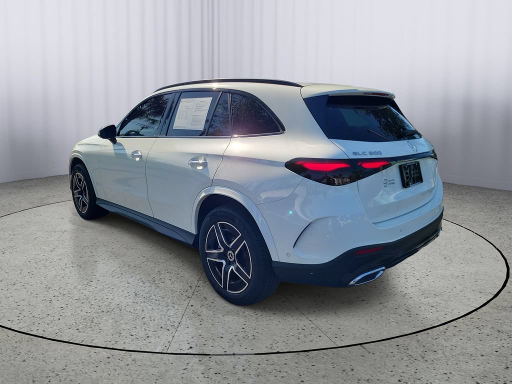 Used 2025 Mercedes-Benz GLC 300 4MATIC image 4
