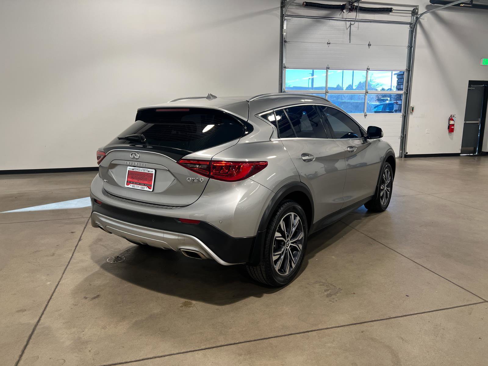 Used 2018 INFINITI QX30 Premium w/ Navigation Package image 3