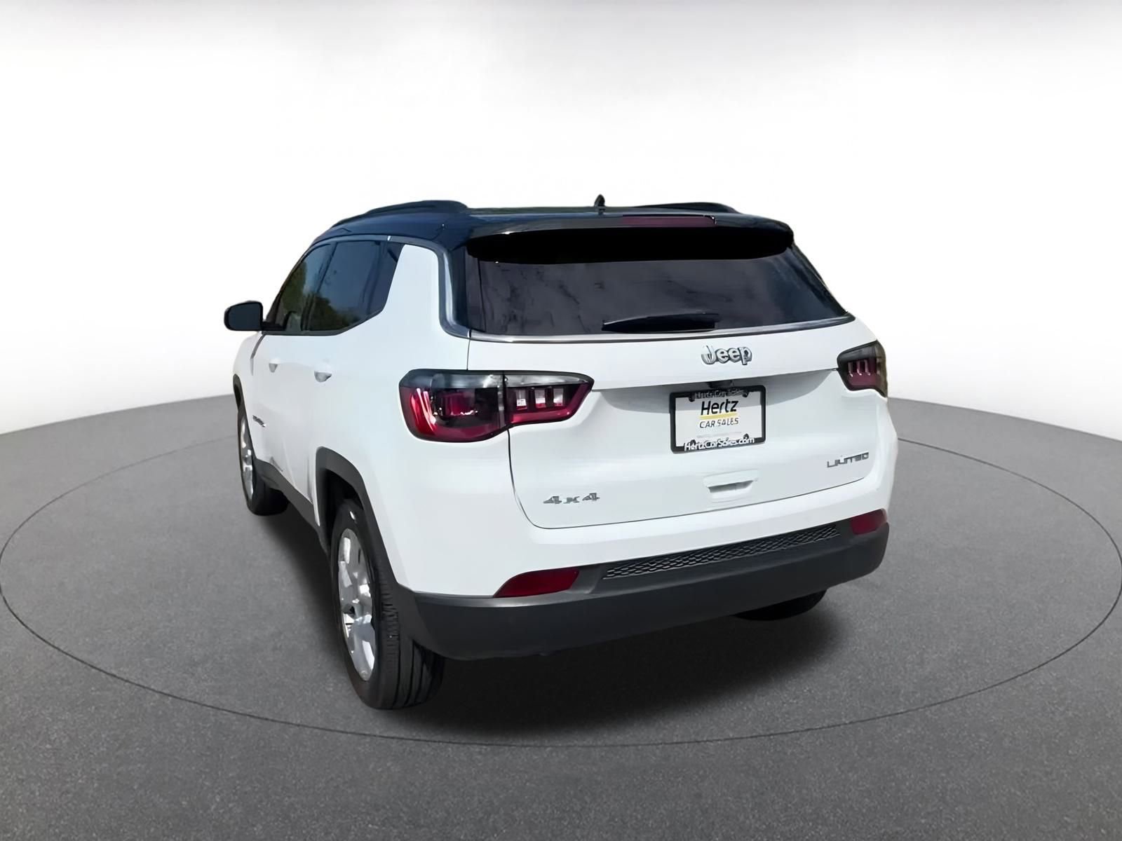 Used 2025 Jeep Compass Limited image 11