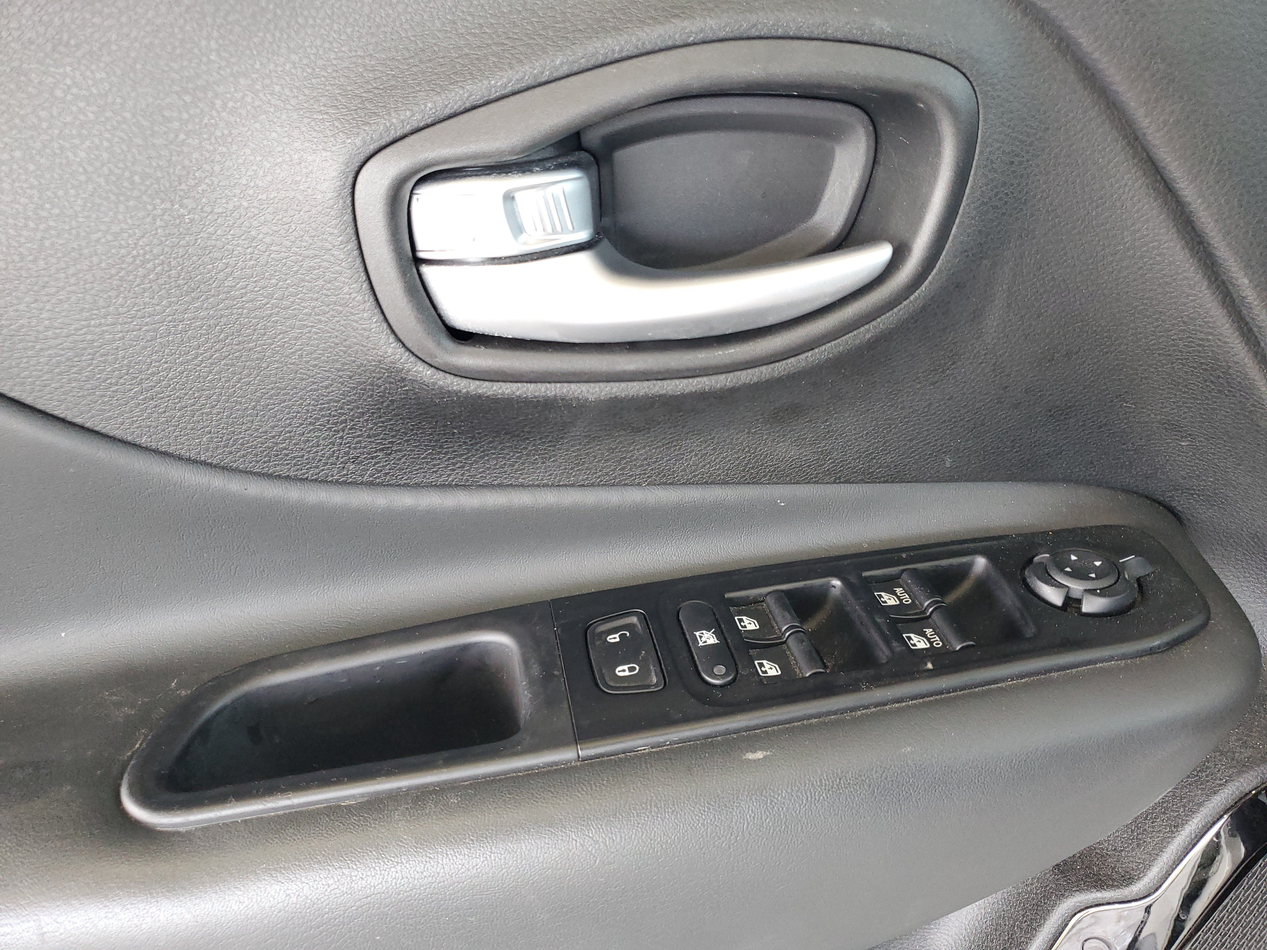 Certified 2020 Jeep Renegade Altitude AWD/4WD image 16