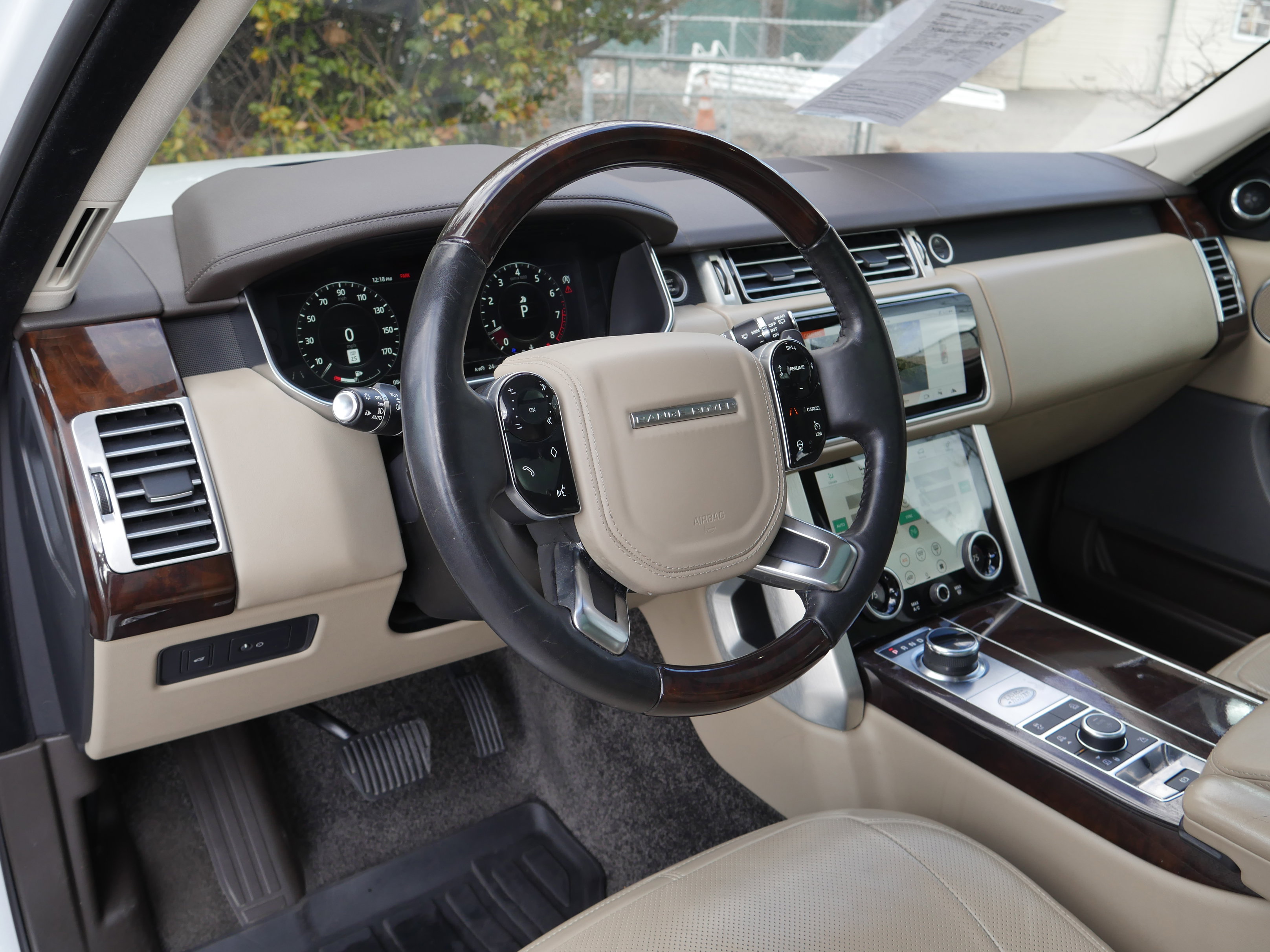 Used 2019 Land Rover Range Rover Supercharged image 4