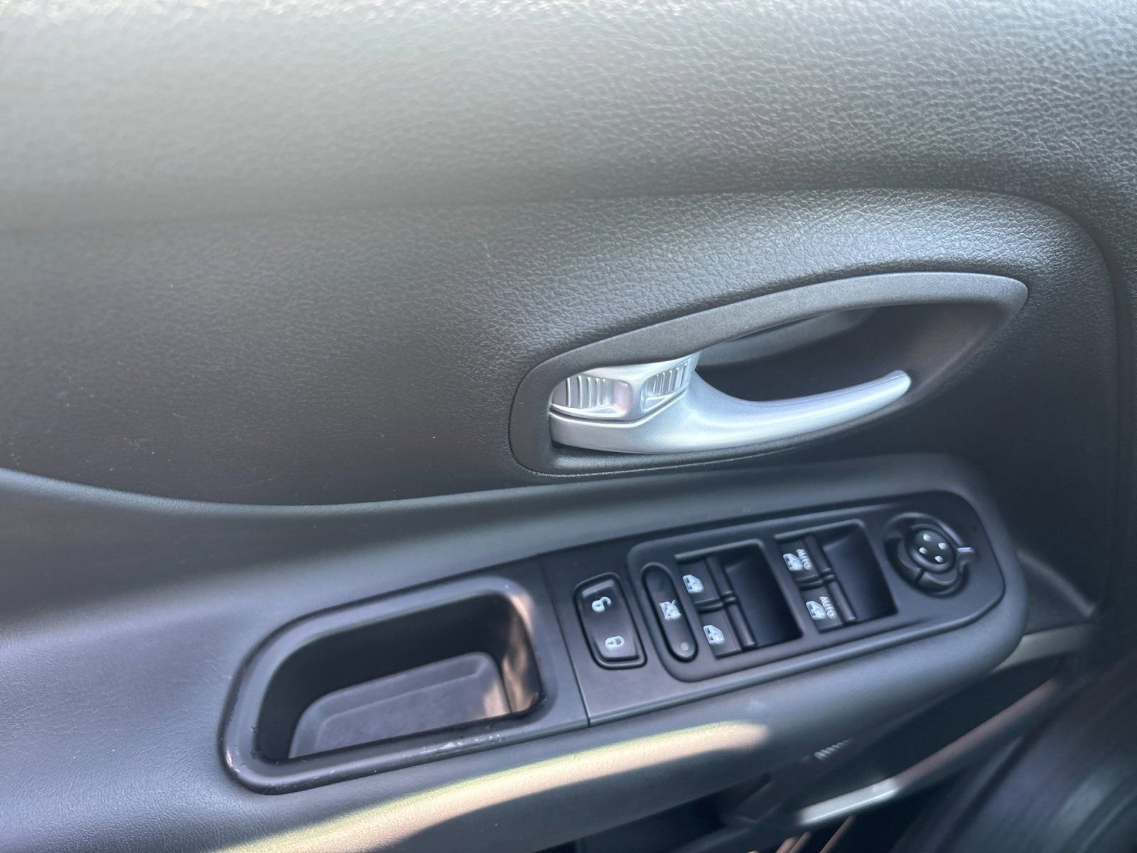 Used 2023 Jeep Renegade Limited AWD/4WD image 12