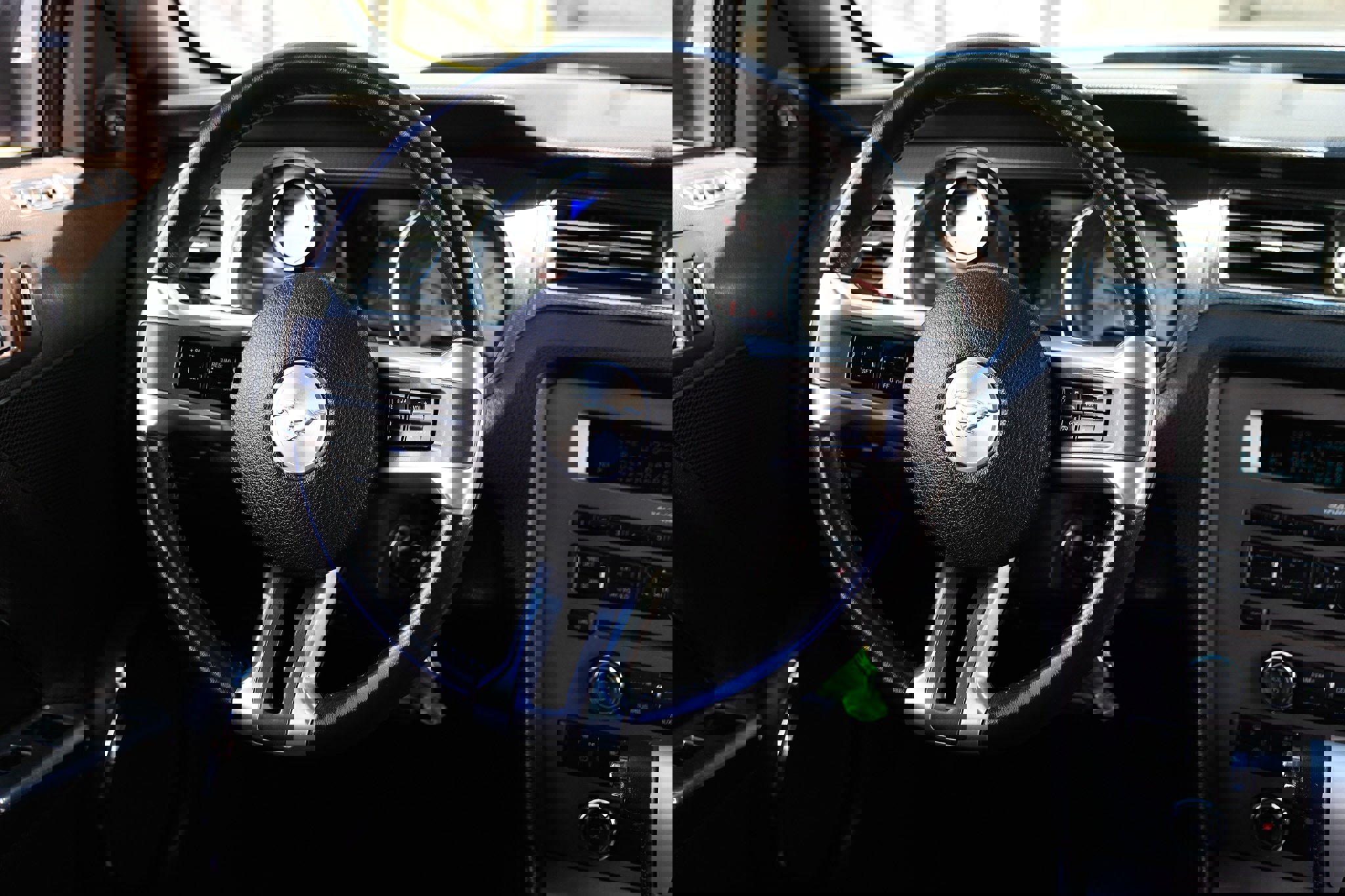 Used 2010 Ford Mustang GT image 32