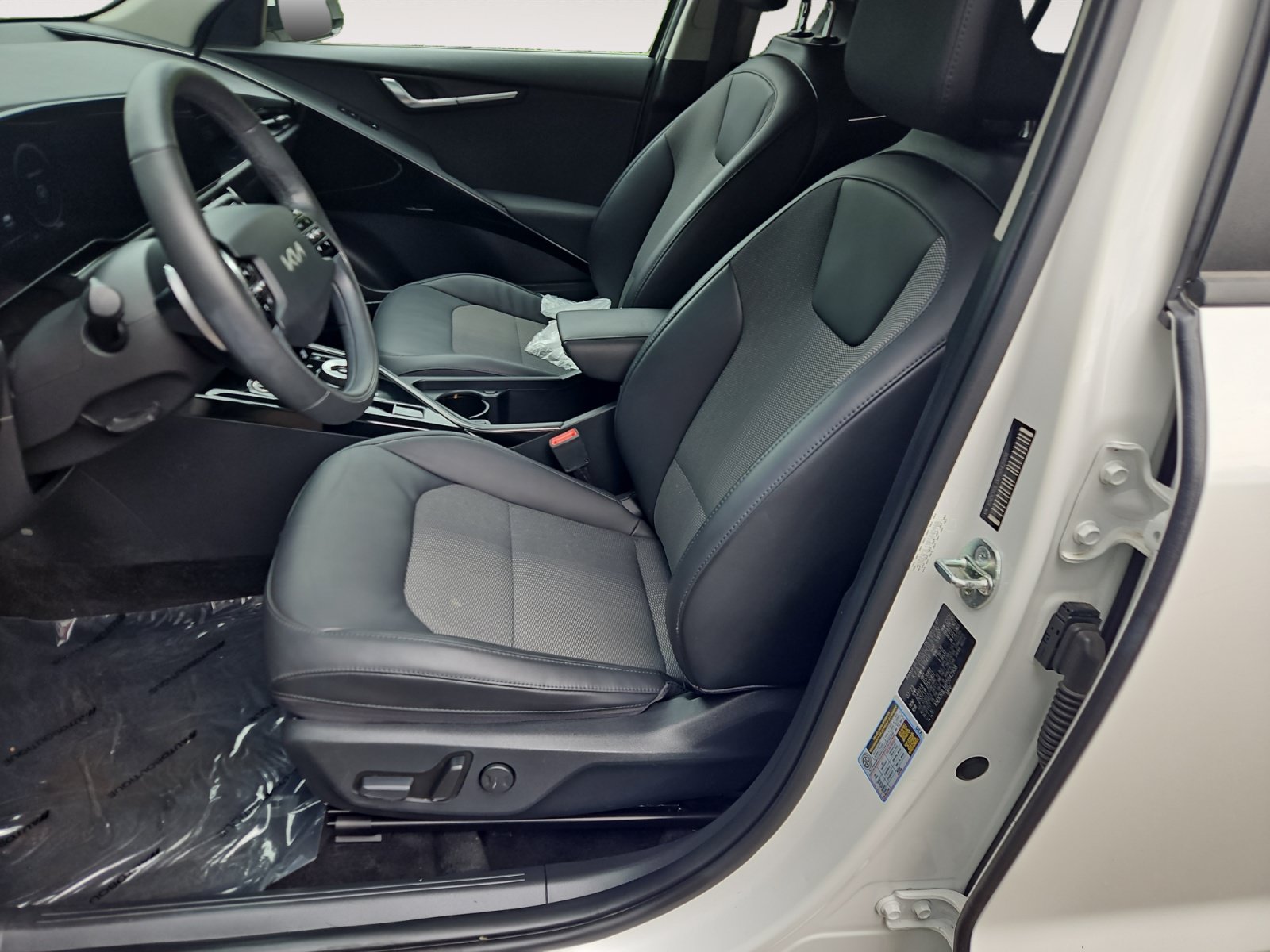 Used 2023 Kia Niro Wind w/ Wind Preserve Package FWD image 9