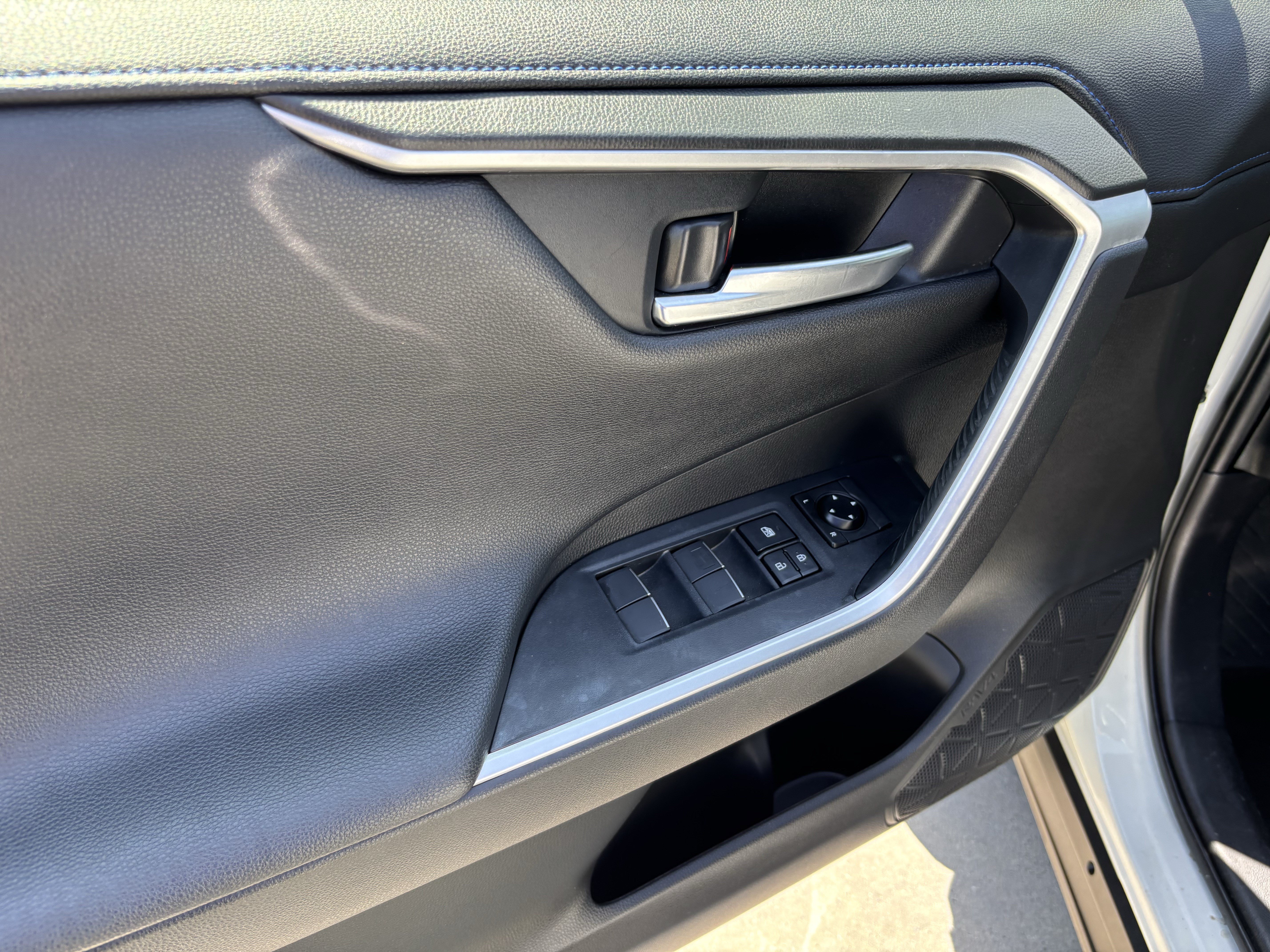 Used 2020 Toyota RAV4 XSE AWD/4WD image 14