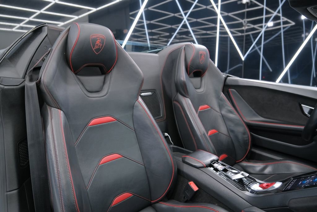 Used 2020 Lamborghini Huracan EVO image 31