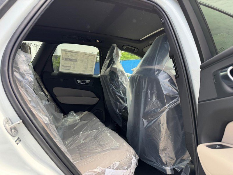 New 2026 Volvo XC60 T8 Plus w/ Climate Package AWD/4WD image 4
