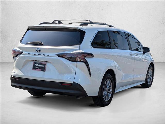 Used 2025 Toyota Sienna XLE w/ XLE Plus Package image 5