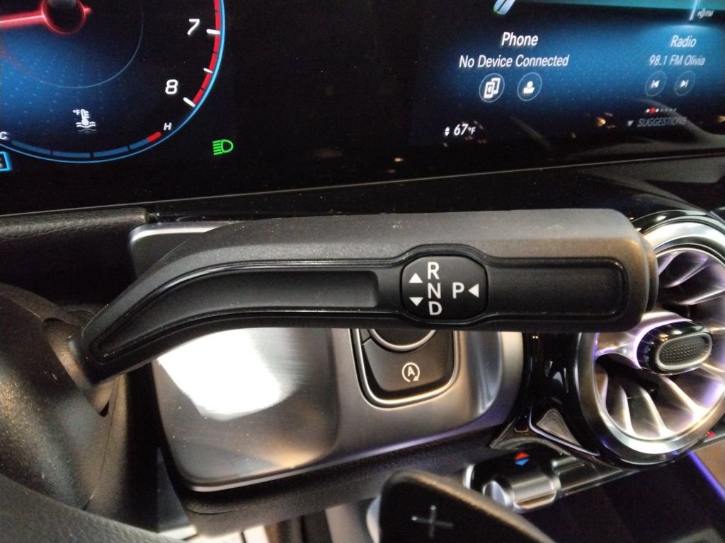 Used 2022 Mercedes-Benz GLB 250 w/ Premium Package Lite image 17