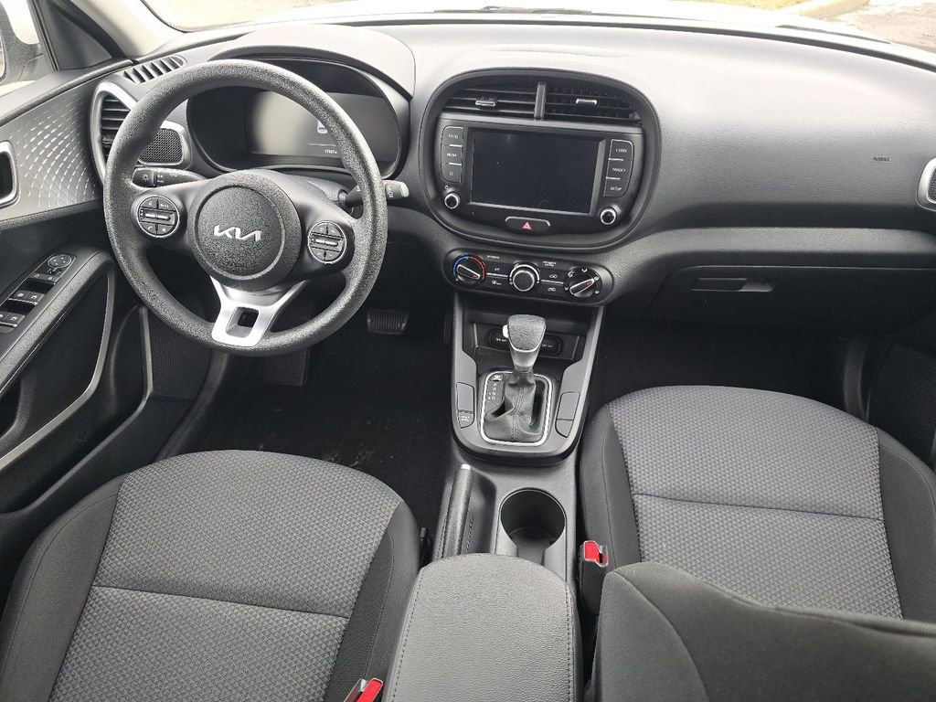 Used 2023 Kia Soul LX image 18