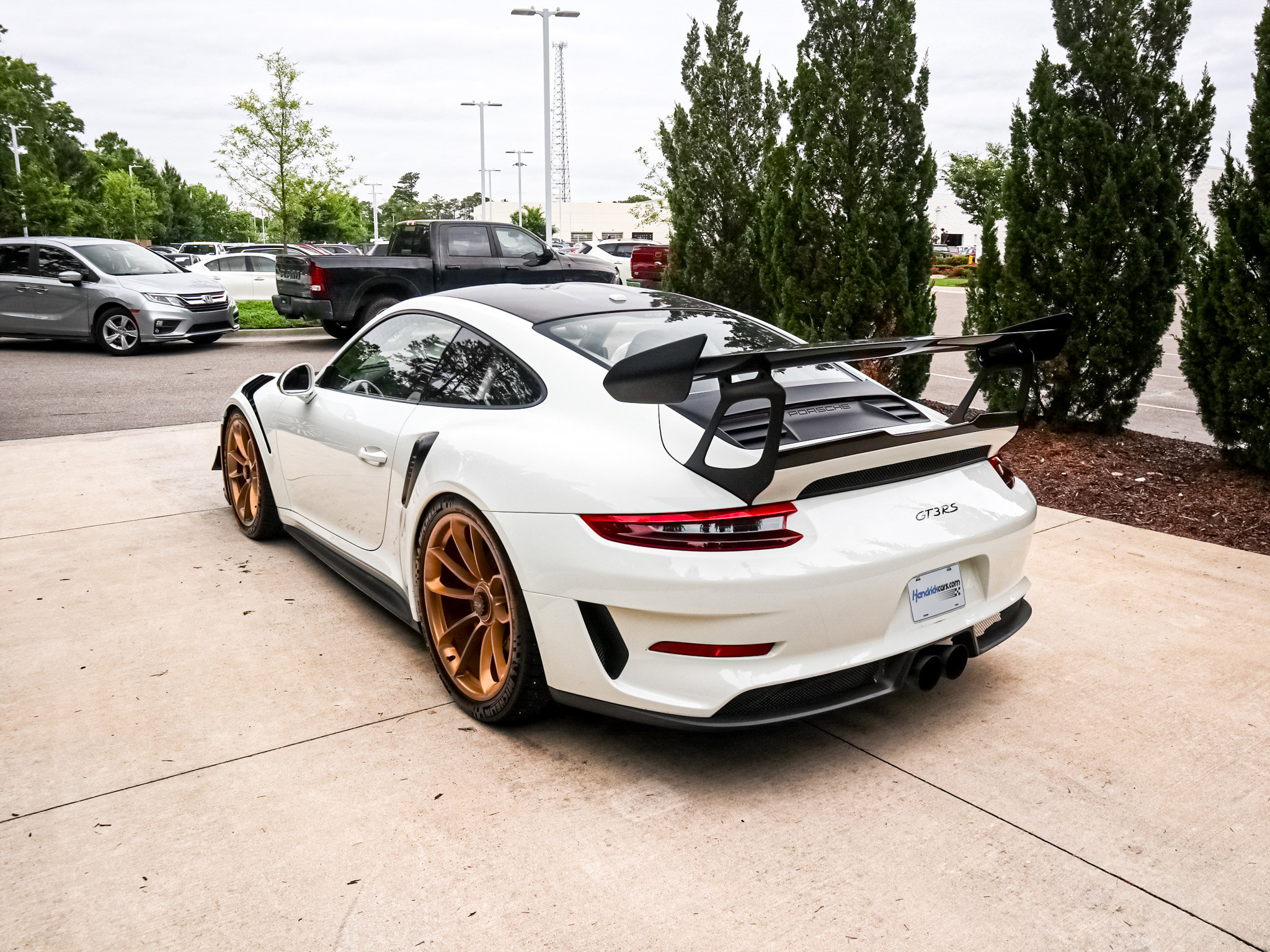 Used 2019 Porsche 911 GT3 RS w/ Weissach Package RWD image 8