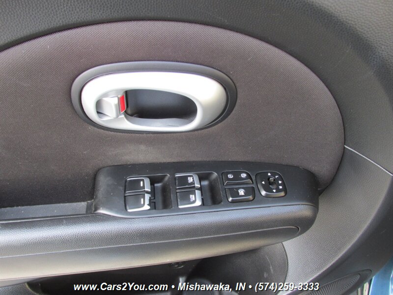 Used 2017 Kia Soul + FWD image 8