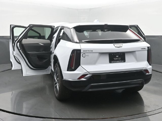 New 2026 Cadillac Optiq Sport 1 w/ LPO, Floor Liner Package AWD/4WD image 57