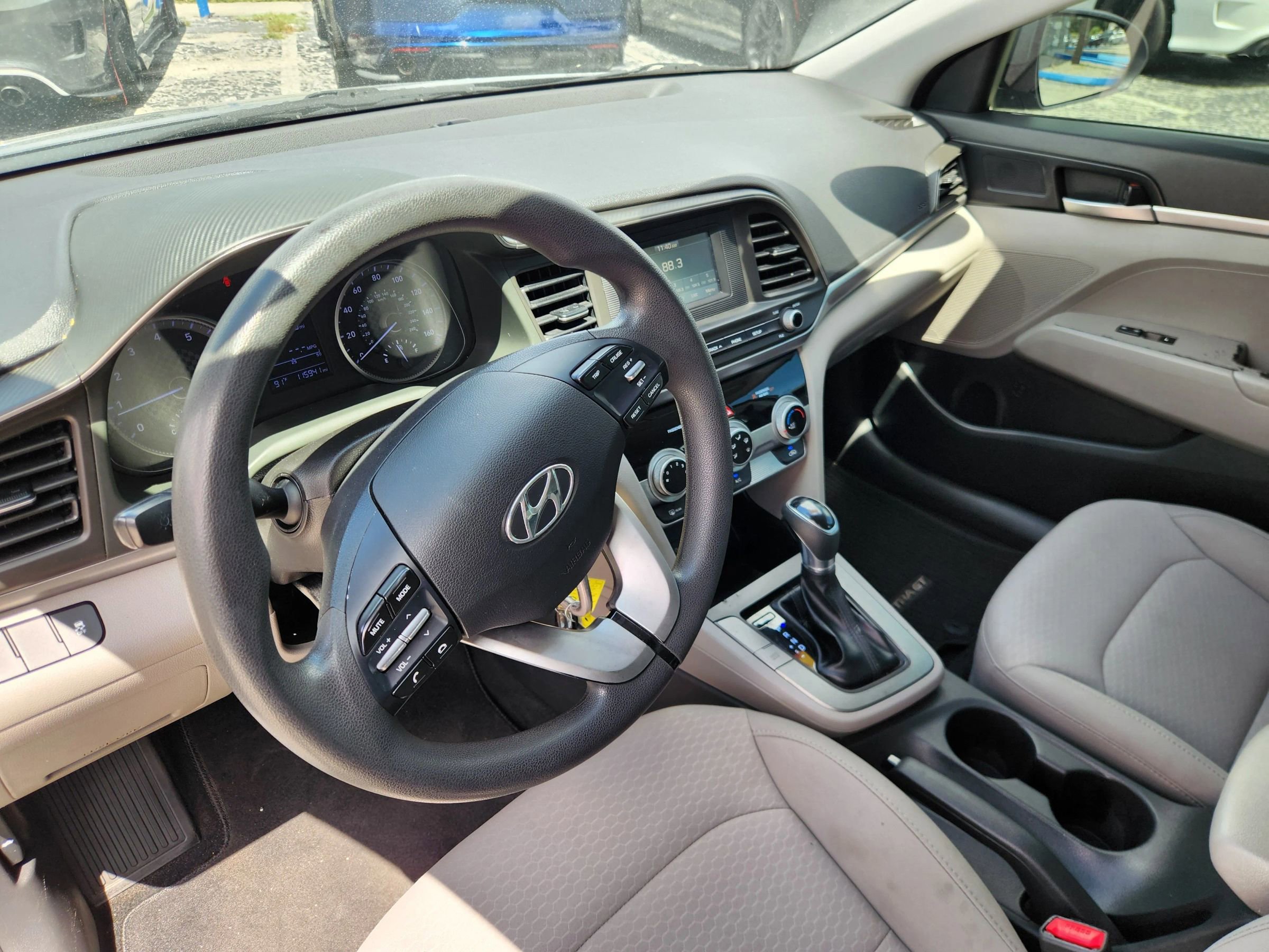 Used 2019 Hyundai Elantra SE FWD image 15