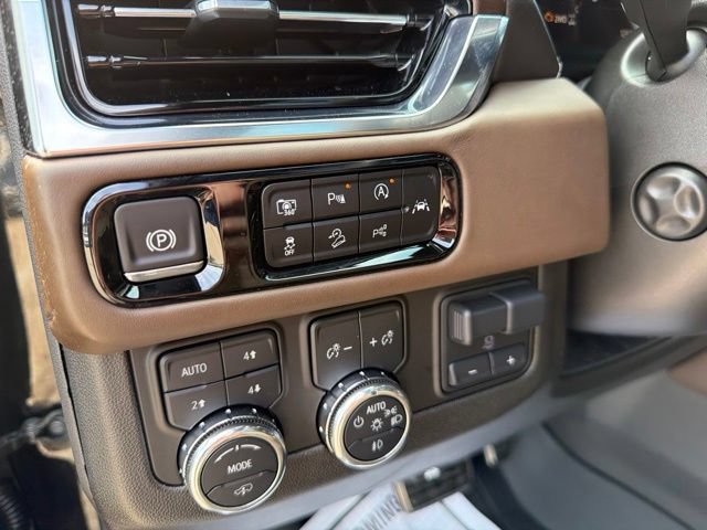 Used 2025 GMC Yukon Denali Ultimate AWD/4WD image 12