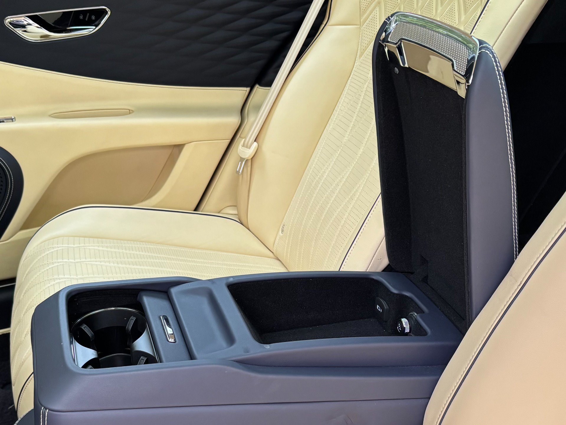 Used 2021 Bentley Flying Spur V8 AWD/4WD image 18