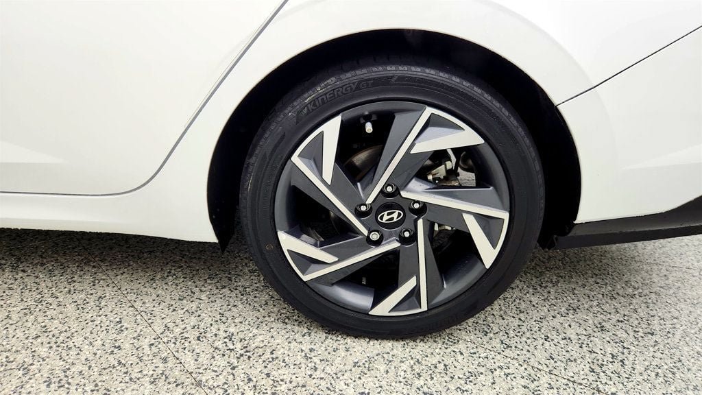 Used 2024 Hyundai Elantra Limited FWD image 9