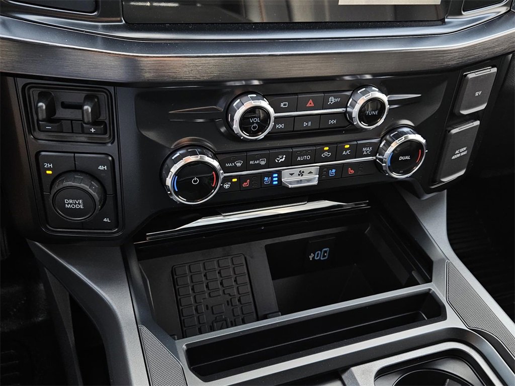 New 2026 Ford F250 Lariat w/ Black Appearance Package image 17