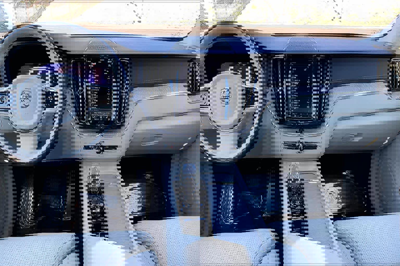 Used 2023 Volvo XC60 T8 Ultimate w/ Climate Package image 9