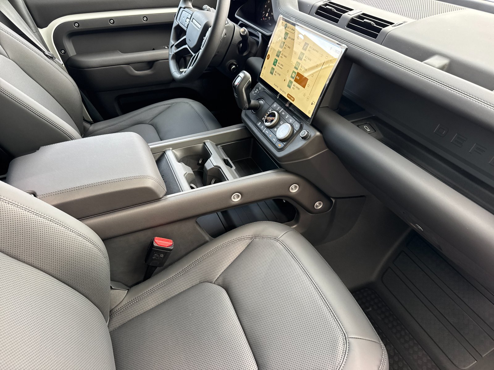 New 2026 Land Rover Defender 110 X-Dynamic SE AWD/4WD image 16