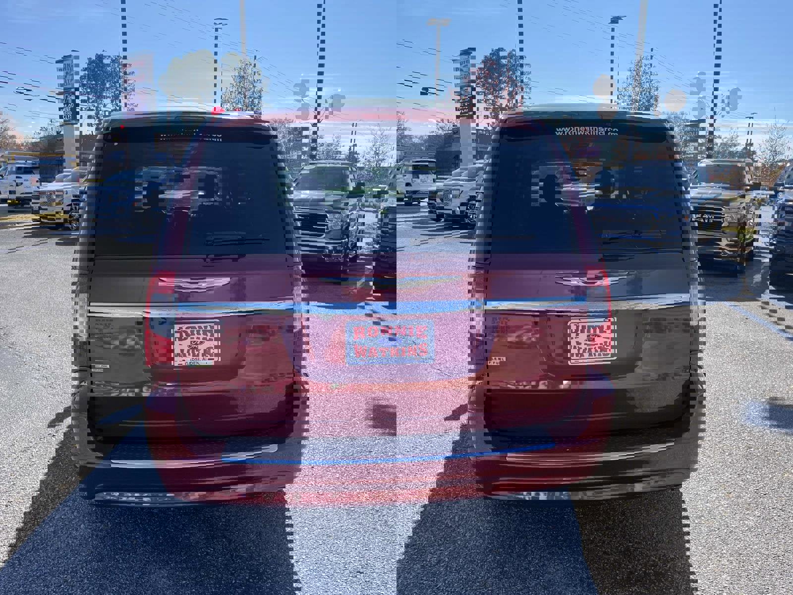 Used 2013 Chrysler Town & Country Touring image 5