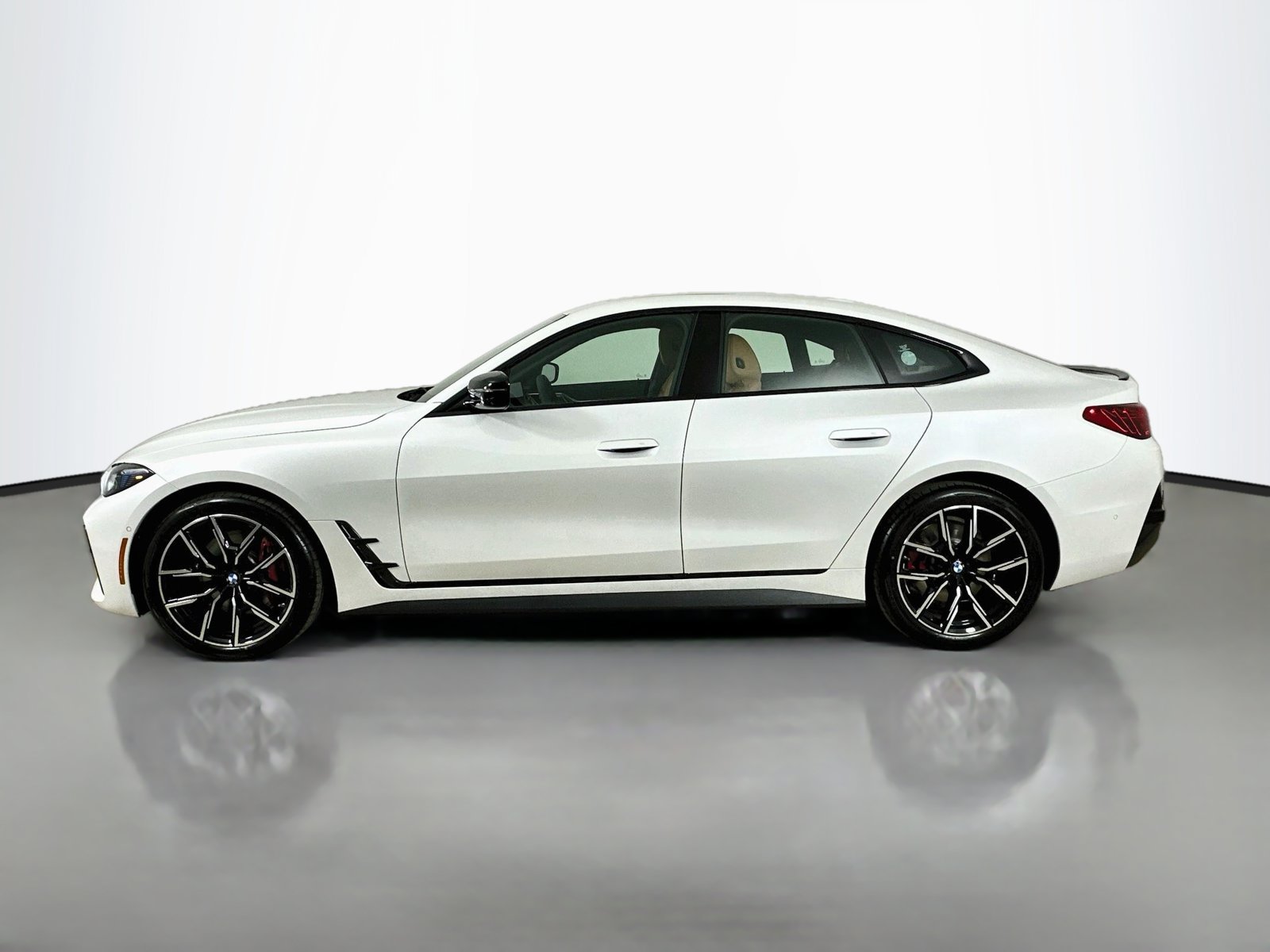 New 2026 BMW 430i xDrive w/ M Sport Package AWD/4WD image 8