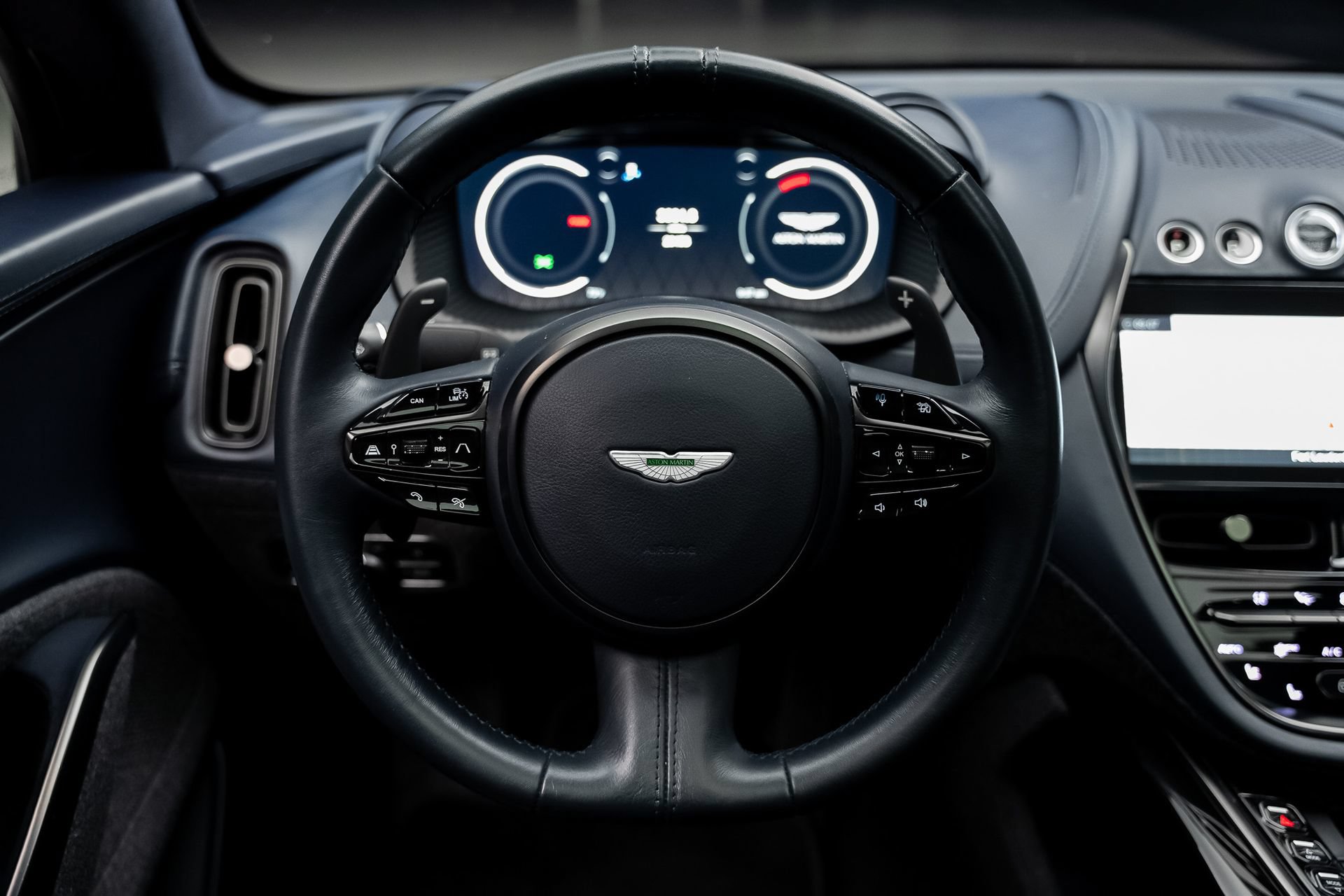 Used 2021 Aston Martin DBX AWD/4WD image 42