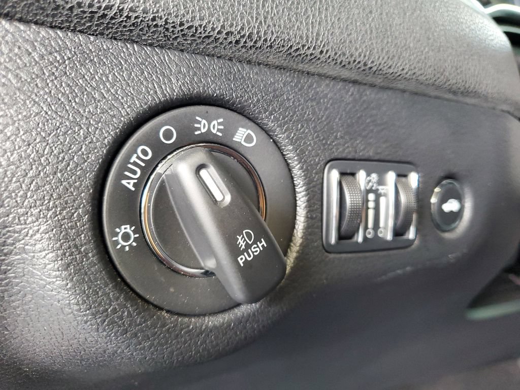 Used 2023 Chrysler 300 Touring L w/ Comfort Group RWD image 23