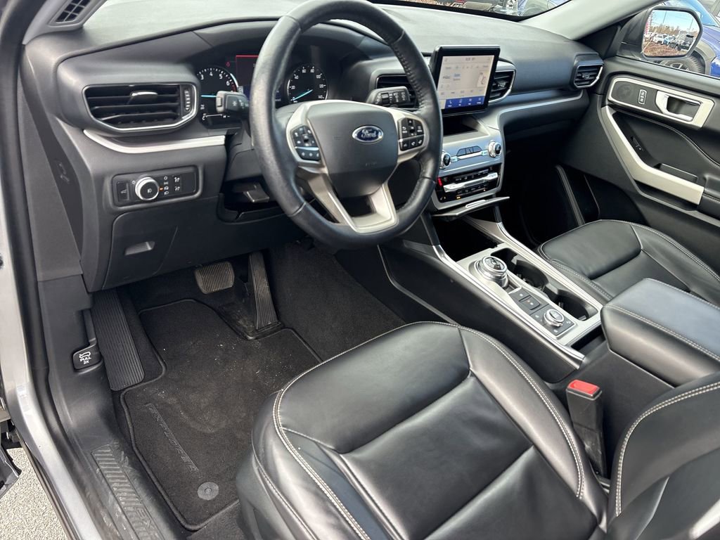 Used 2021 Ford Explorer XLT w/ Equipment Group 202A image 13