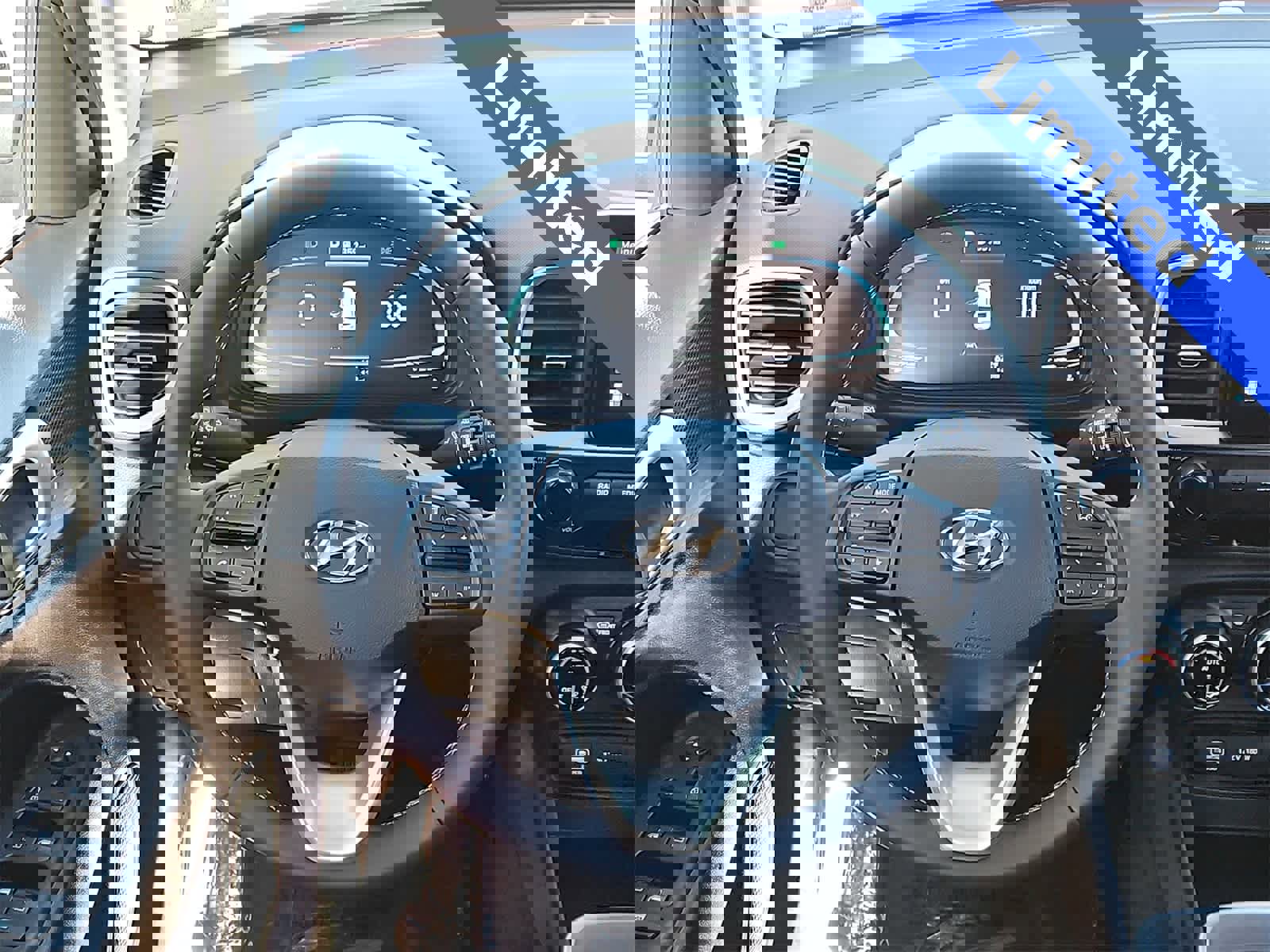 Certified 2025 Hyundai Venue Limited image 19