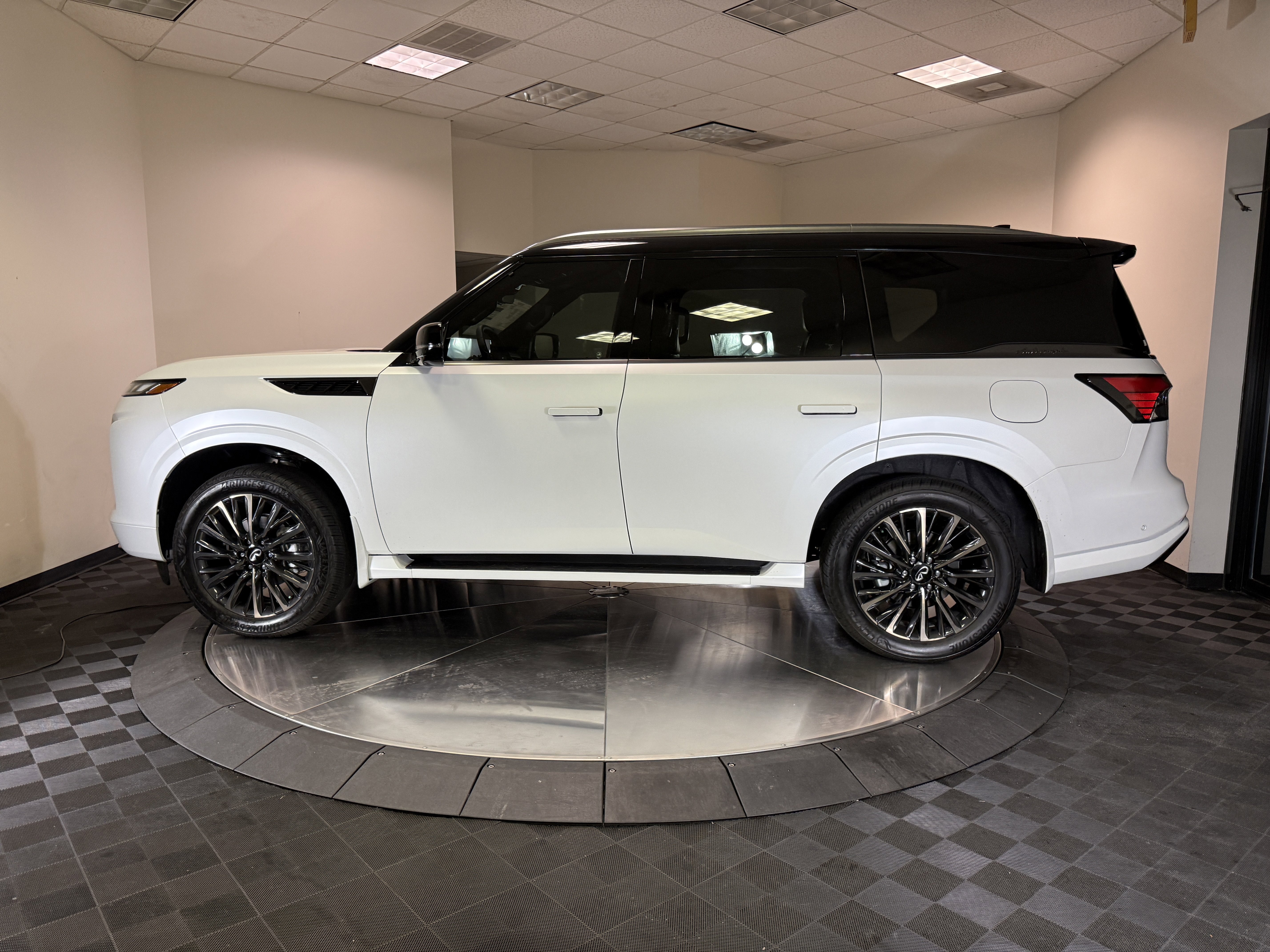 New 2026 INFINITI QX80 Autograph w/ Premium Cargo Package image 5