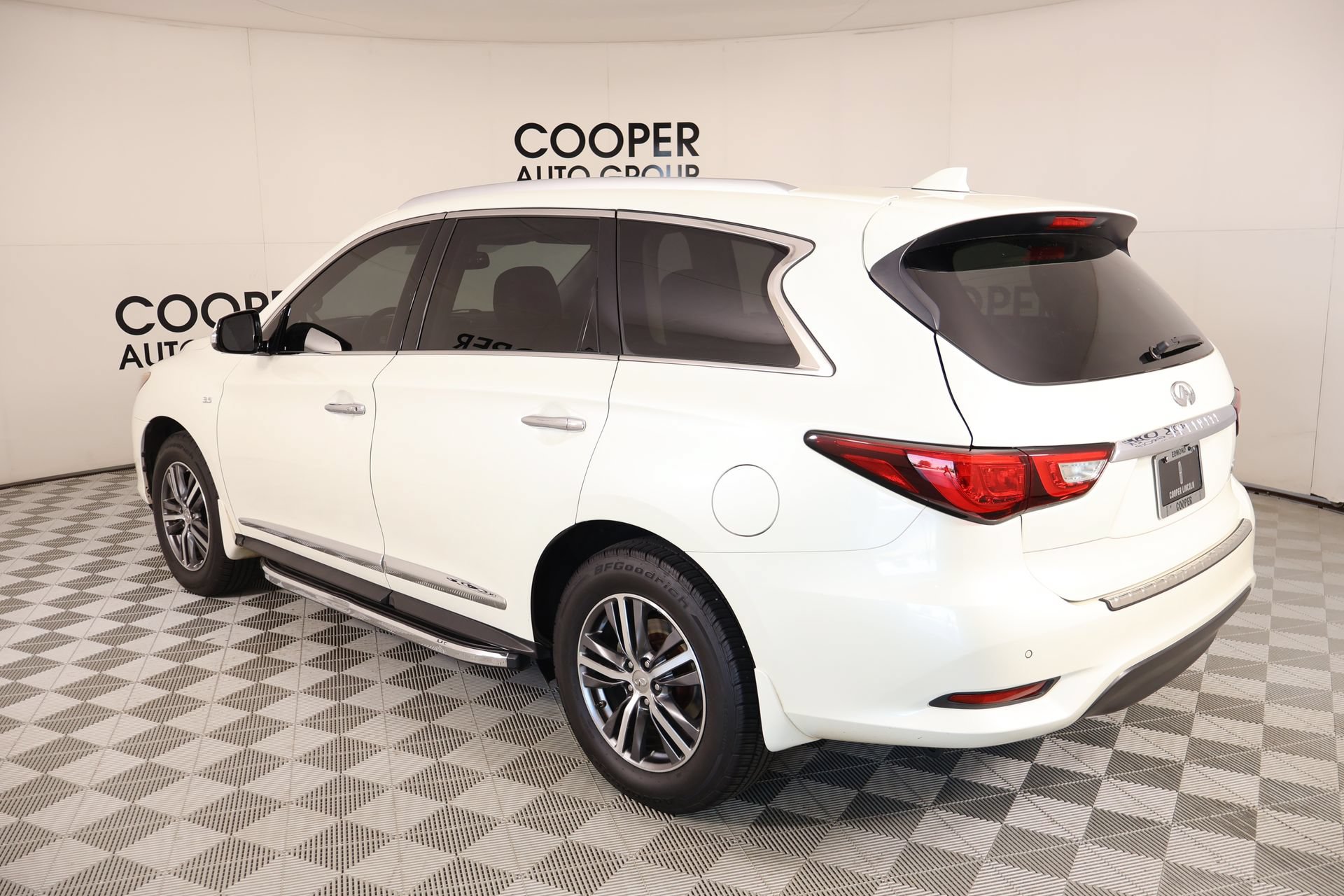 Used 2017 INFINITI QX60 Luxe w/ Premium Plus Package AWD/4WD image 25