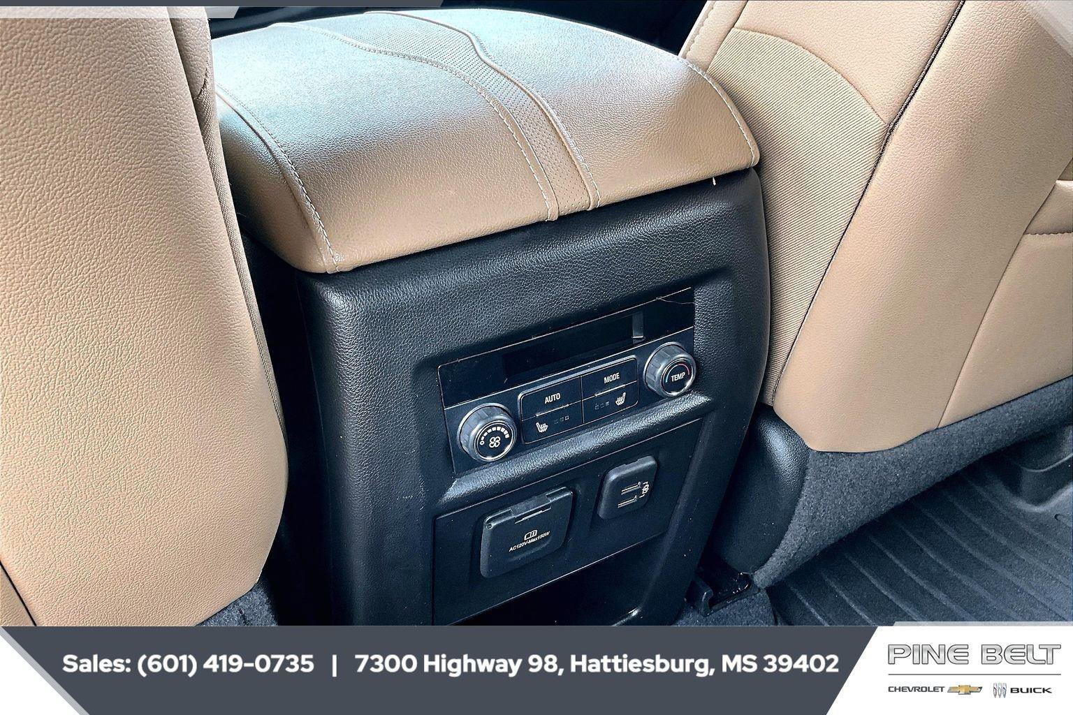 Used 2022 Chevrolet Traverse Premier FWD image 25