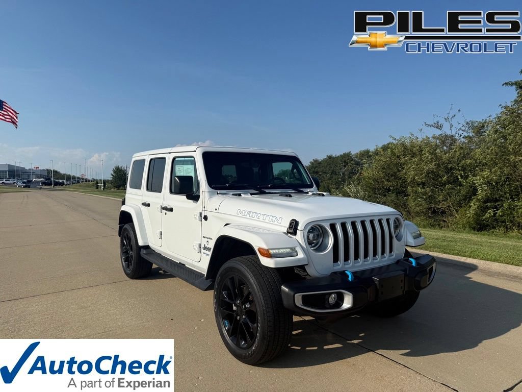 Used 2022 Jeep Wrangler Unlimited Sahara w/ Cold Weather Group AWD/4WD image 1