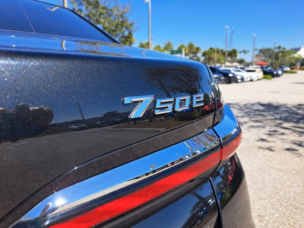 Used 2024 BMW 750e xDrive image 19