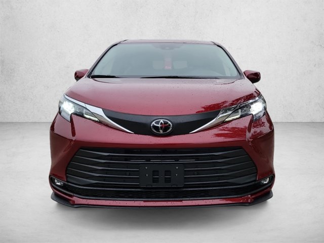 Used 2026 Toyota Sienna XLE FWD image 2