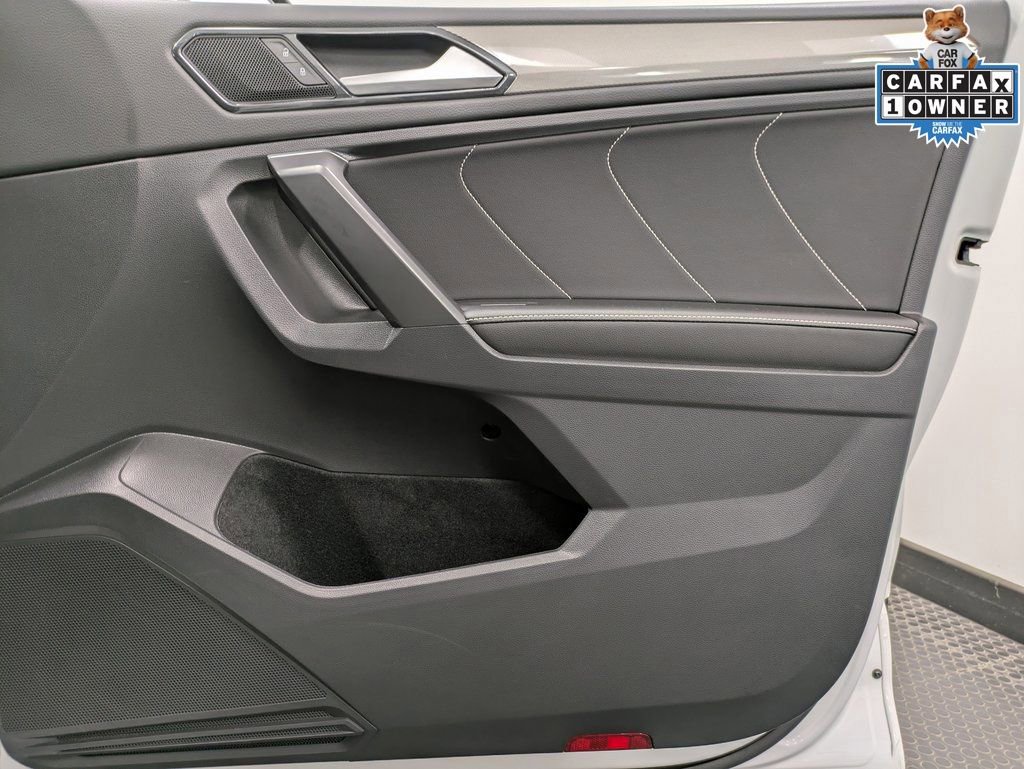 Used 2022 Volkswagen Tiguan SE w/ Panoramic Sunroof Package image 29