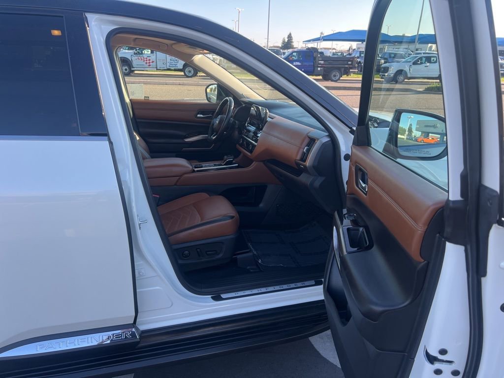 Used 2023 Nissan Pathfinder Platinum w/ Cargo Package AWD/4WD image 33