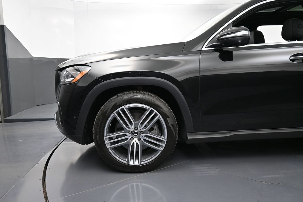 Used 2025 Mercedes-Benz GLS 450 4MATIC image 12