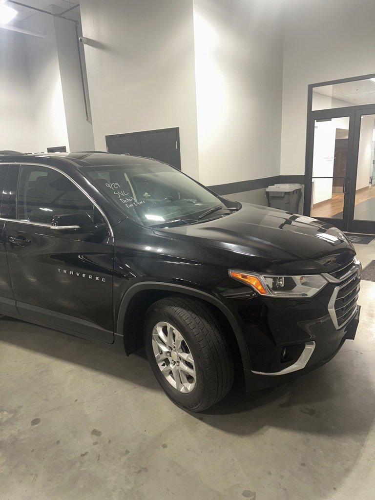 Used 2020 Chevrolet Traverse LT image 2